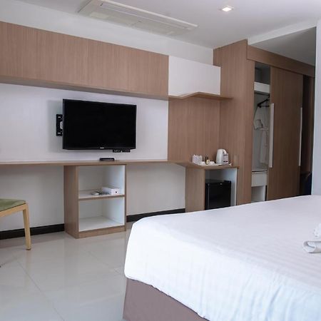 42C The Chic Hotel Nakhon Sawan Esterno foto