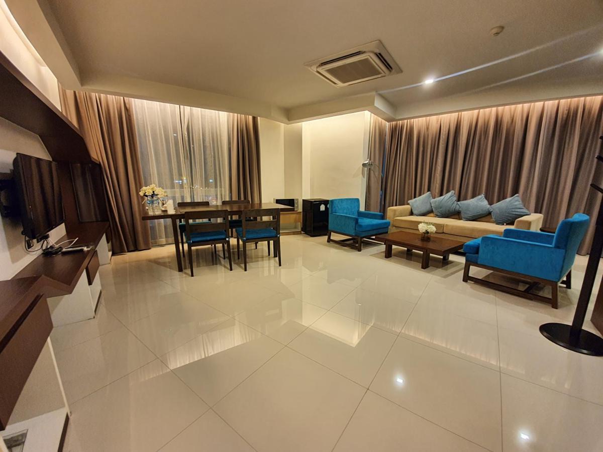 42C The Chic Hotel Nakhon Sawan Esterno foto