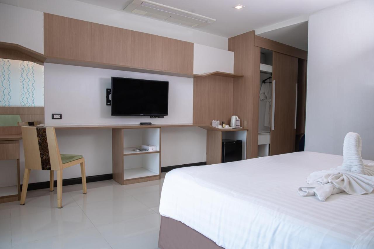 42C The Chic Hotel Nakhon Sawan Esterno foto