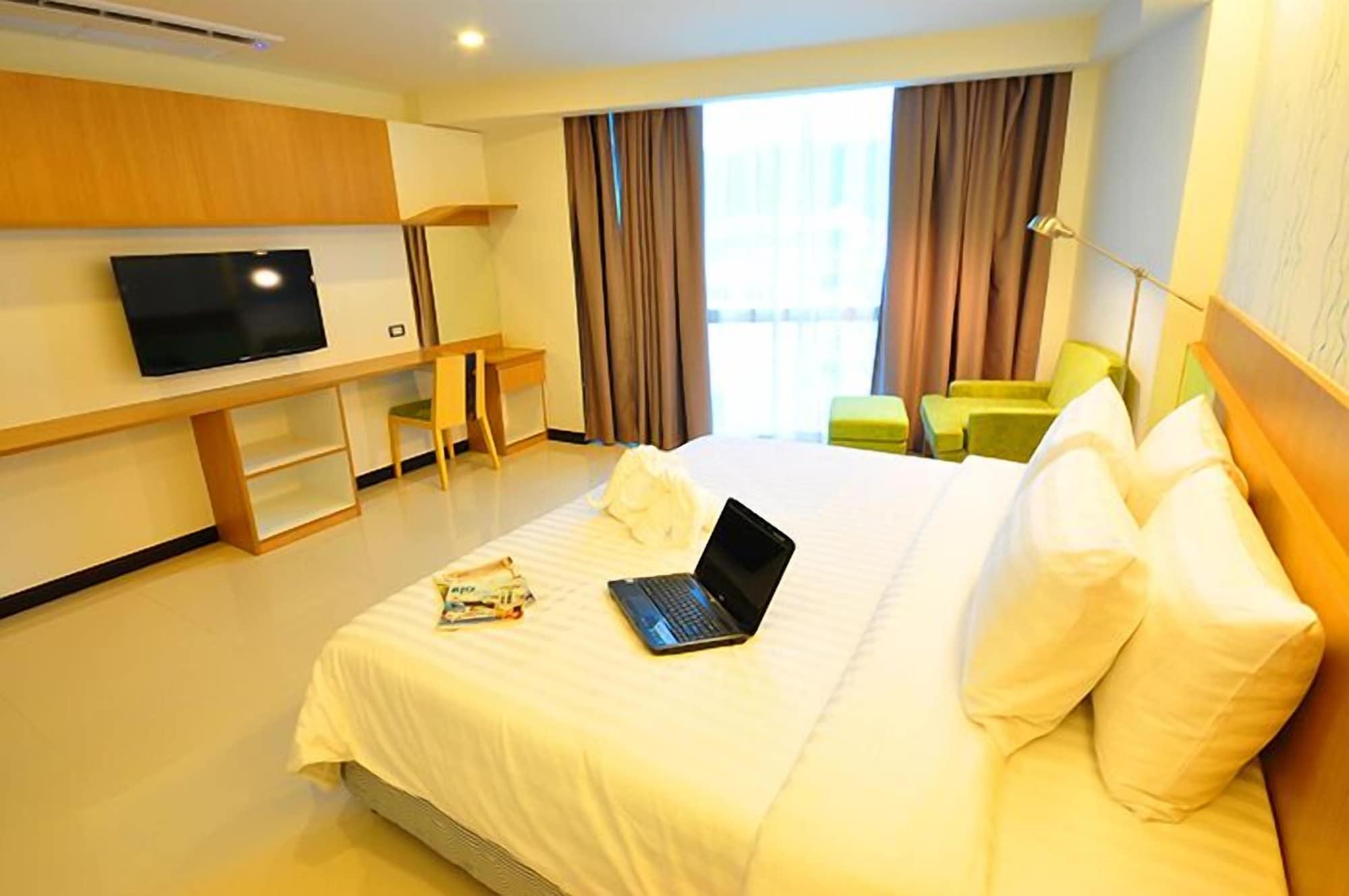 42C The Chic Hotel Nakhon Sawan Esterno foto