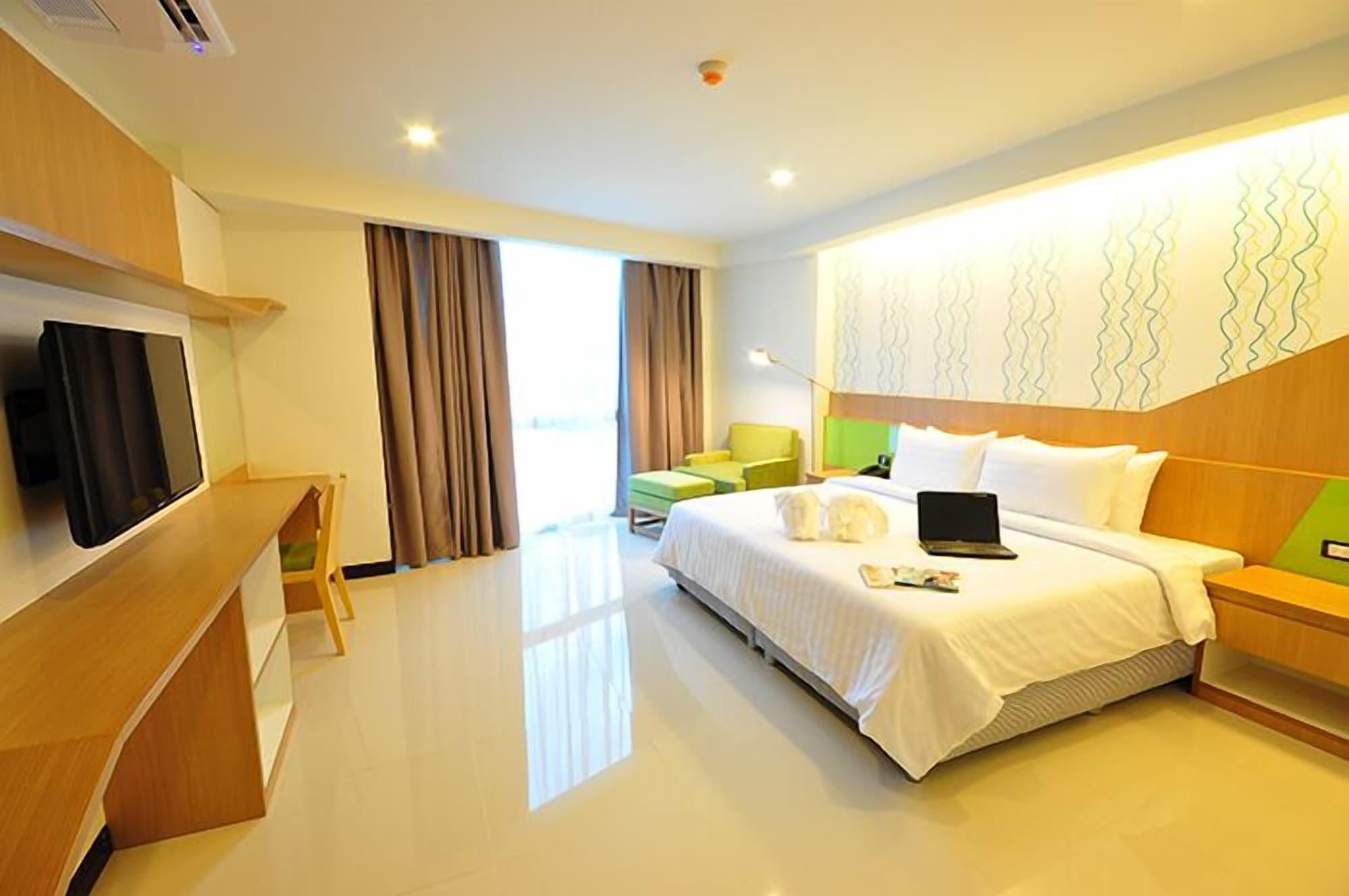 42C The Chic Hotel Nakhon Sawan Esterno foto