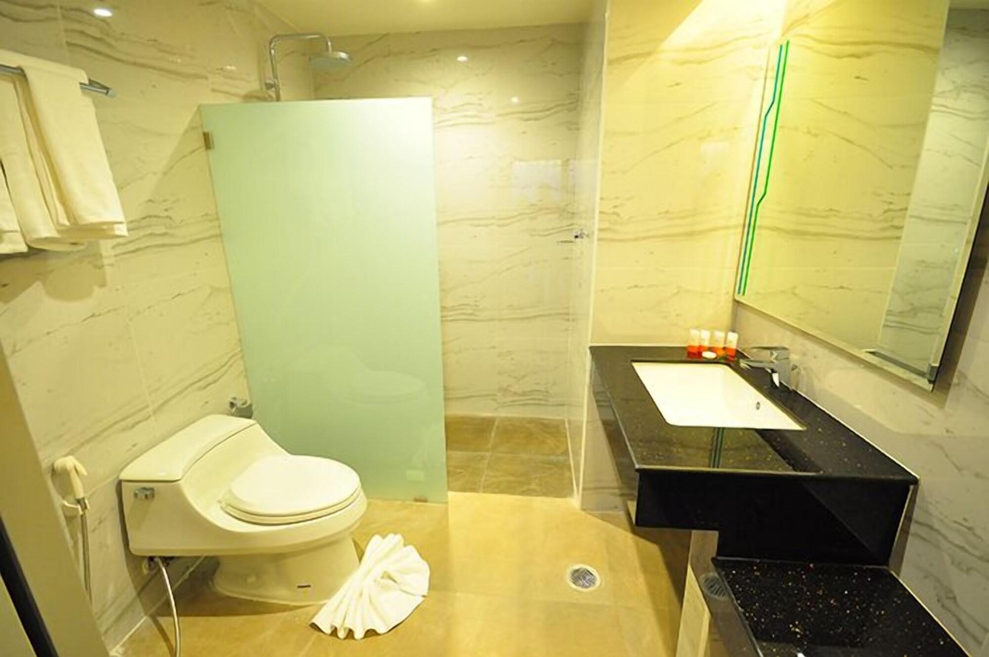 42C The Chic Hotel Nakhon Sawan Esterno foto