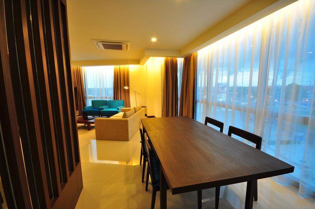 42C The Chic Hotel Nakhon Sawan Esterno foto