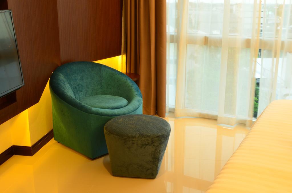 42C The Chic Hotel Nakhon Sawan Esterno foto