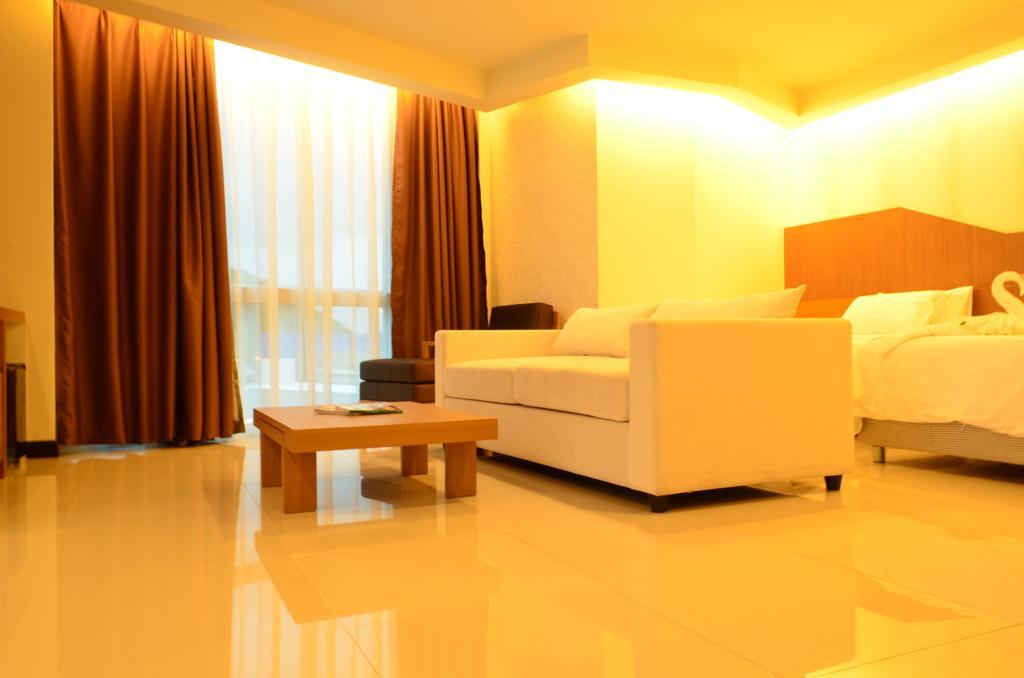 42C The Chic Hotel Nakhon Sawan Esterno foto