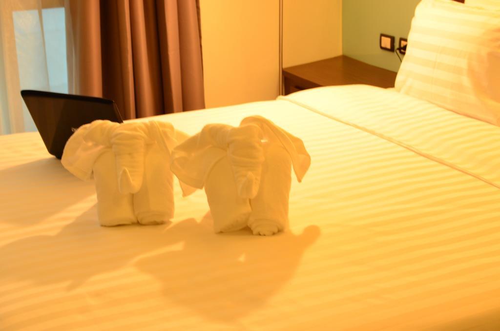 42C The Chic Hotel Nakhon Sawan Esterno foto