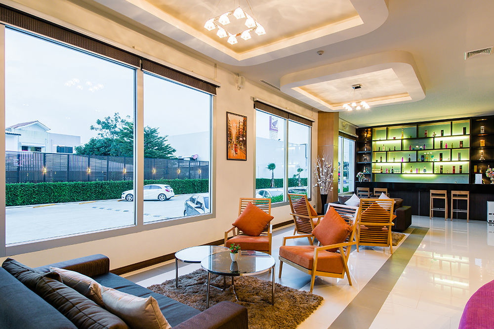 42C The Chic Hotel Nakhon Sawan Esterno foto