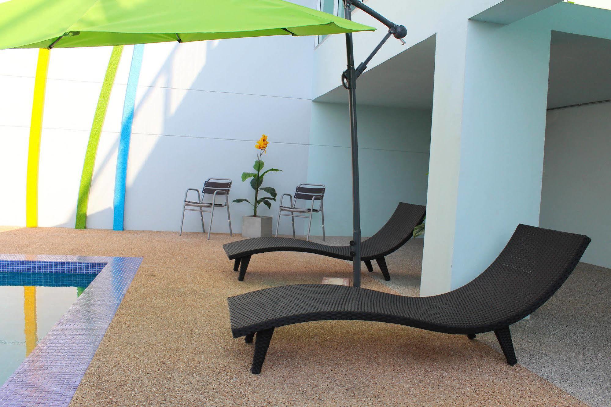 42C The Chic Hotel Nakhon Sawan Esterno foto