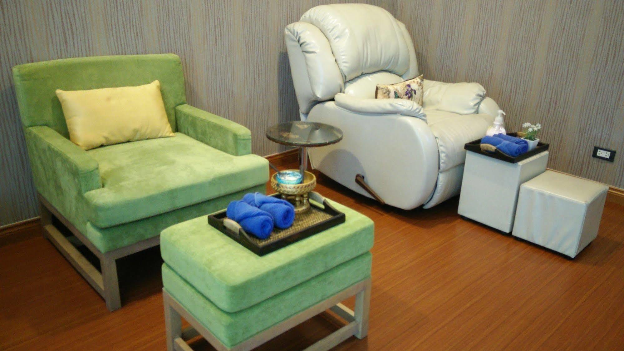 42C The Chic Hotel Nakhon Sawan Esterno foto