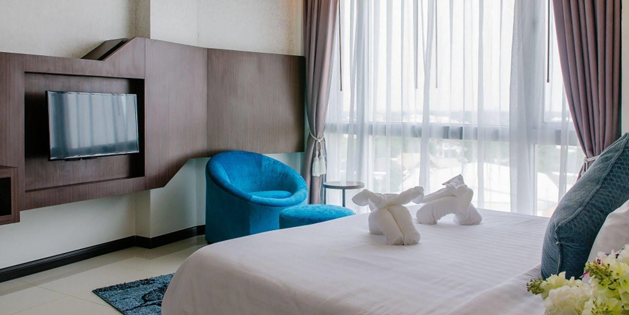 42C The Chic Hotel Nakhon Sawan Esterno foto